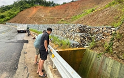 Nghệ An: Nguyên bí thư chi bộ bản tử vong cạnh xe máy bên quốc lộ 7A