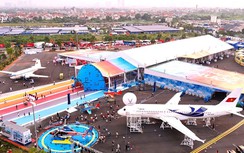 Người dân hào hứng trải nghiệm “Khát vọng bầu trời" ở khu triển lãm hơn 10.000m2