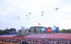 Mãn nhãn hình ảnh trực thăng kéo cờ, tiêm kích thả đạn nhiễu trên bầu trời Ba Đình