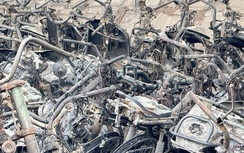 Hàng trăm xe máy, xe tự chế bị thiêu rụi sau đám cháy dưới cầu Vĩnh Tuy