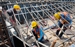 TP.HCM: Công nhân, kỹ sư thi công xuyên lễ tại nút giao An Phú