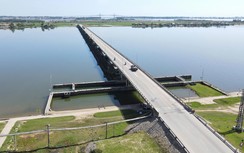 Huế: Cận cảnh công trình giao thông kết hợp ngăn mặn giữ ngọt trước ngày sửa chữa