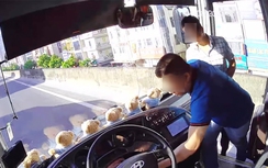 Cảnh sát xác minh vụ người đàn ông lên xe khách đang lưu thông, rút chìa khóa rồi bỏ đi