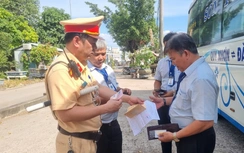 Cảnh sát giao thông Gia Lai tổng lực kiểm tra, xử lý xe khách trên quốc lộ