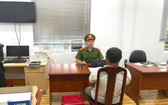 Con rể bị kiểm tra giấy tờ, bố vợ cầm dao đe dọa, xúc phạm CSGT