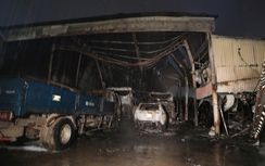 Cháy gara ô tô ở Bắc Ninh trong đêm, nhiều xe bị cháy rụi