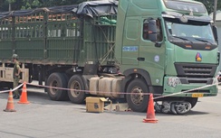 Xe đầu kéo va chạm xe máy, nữ công nhân tử vong thương tâm