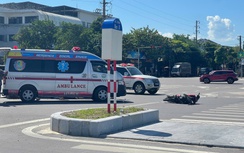 Xe máy va chạm với ô tô, nam shipper tử vong