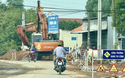 Tất bật thi công hương lộ 15 kết nối đường tỉnh 768 đến bến phà Bình Ninh đi TP.HCM