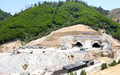 Thi công xuyên lễ, quyết tâm thông hầm Phượng Hoàng trong tháng 11