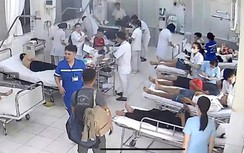 Xe tải tông đuôi xe khách trên cao tốc Nha Trang - Vân Phong, 13 người bị thương