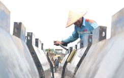 Hàng vạn công nhân, kỹ sư hối hả làm việc trên công trường xuyên lễ 2/9