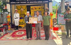 Truy tặng Huân chương Bảo vệ Tổ quốc cho trung tá Nguyễn Đông Cánh hy sinh ở Đắk Lắk