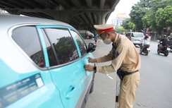 Xử lý loạt tài xế đỗ ô tô dưới gầm đường Vành đai 3 sau vụ cháy bãi xe chân cầu Vĩnh Tuy