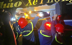 Tai nạn liên hoàn trên cao tốc La Sơn - Hòa Liên, phá kính cứu 11 người mắc kẹt trong xe