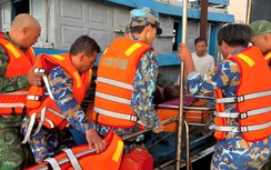 Kịp thời cứu ngư dân gặp nạn khi đang hành nghề trên biển