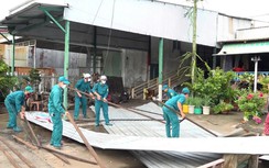37 căn nhà bị sập, tốc mái do dông lốc ở An Giang
