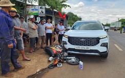 Đắk Lắk: Xe máy tông xe đạp điện khiến một học sinh mồ côi tử vong, hai người bị thương