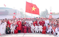 Hình ảnh các nghệ sĩ xúc động, tự hào khi được biểu diễn tại Quảng trường Ba Đình