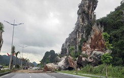 Quảng Ninh: Tảng đá lớn lăn từ núi xuống đường bao biển Hạ Long - Cẩm Phả