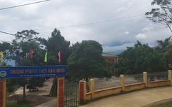 Sập cột trụ cổng trường học ở Lào Cai, hai anh em ruột tử vong thương tâm