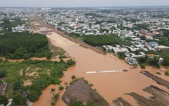 Lũ đổ về sông Buông, nước tràn qua cao tốc Biên Hòa - Vũng Tàu