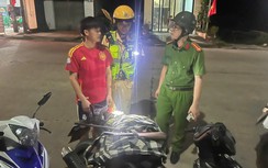 CSGT Bắc Ninh phát hiện lái xe vi phạm nồng độ cồn kịch khung, mang theo nhiều súng đạn