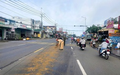 CSGT Đồng Nai kịp thời xử lý vệt nhớt loang trơn trượt trên quốc lộ 20