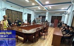 CSGT Quảng Ngãi phát hiện 2 ô tô chở nhiều người nước ngoài nhập cảnh trái phép