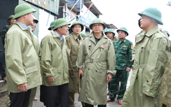 Phó Thủ tướng Trần Hồng Hà kiểm tra công tác ứng phó bão số 10 tại Nghệ An