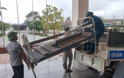 Hà Tĩnh sơ tán người dân trước giờ bão số 10 đổ bộ