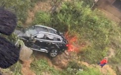 Sạt lở đất đá hất văng ô tô chở 3 người xuống vực sâu ở Lào Cai: Nạn nhân ra sao?
