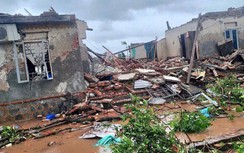 Bố trí nơi ở, hỗ trợ nhu yếu phẩm, sửa chữa nhà hư hại do bão cho người dân