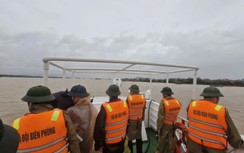 Quảng Trị: Hai tàu cá bị cuốn trôi khiến 9 người mất tích