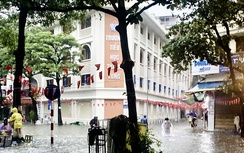 Hà Nội cho 2,3 triệu học sinh nghỉ học ngày mai do mưa lớn