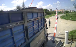 Hơn 200 vụ phương tiện vi phạm tín hiệu đường ngang trong 8 tháng, đe dọa an toàn chạy tàu