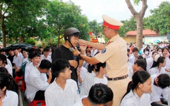Cảnh sát giao thông Lào Cai đồng hành cùng học sinh bước vào năm học mới
