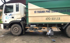 Xe thu gom rác va chạm với nam sinh trong sân trường khiến nạn nhân tử vong