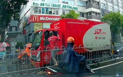 TP.HCM: Làm rõ vụ người đàn ông đập kính xe tải, tấn công tài xế giữa đường