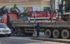 Nghệ An: Xe đầu kéo va chạm xe máy điện, người đàn ông tử vong