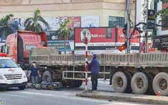 Bản tin TNGT 8/9: Xe đầu kéo va chạm xe máy điện, một người tử vong