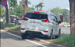 TP.HCM: Xác minh ô tô leo dải phân cách trên đường Nguyễn Văn Linh để chuyển làn