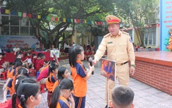 Học sinh, sinh viên Hà Nội học an toàn giao thông đầu năm học 2025