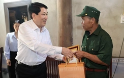 Bộ Nội vụ hướng dẫn tặng quà Tết Bính Ngọ 2026 cho người có công với cách mạng