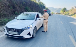 CSGT Lai Châu giữ an toàn giao thông trên cung đường đèo Tây Bắc