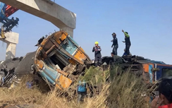 Vụ cần cẩu sập rơi xuống tàu đang chạy tại Thái Lan: Số người thiệt mạng tăng lên 32