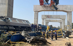 Vụ cần cẩu sập, rơi xuống tàu tại Thái Lan: Triệu tập đại diện nhà thầu