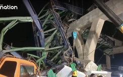 15 giờ cứu hộ căng thẳng trong vụ sập cần cẩu xuống đường tại Thái Lan