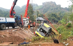 Xe khách lật khiến 4 người tử vong ở Sơn La còn hạn đăng kiểm