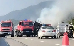 Cháy xe tải trên cao tốc Cam Lâm - Vĩnh Hảo, giao thông ùn ứ
